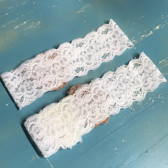 (2) Piece Brides Garter Belt Set - Picture 3 of 8